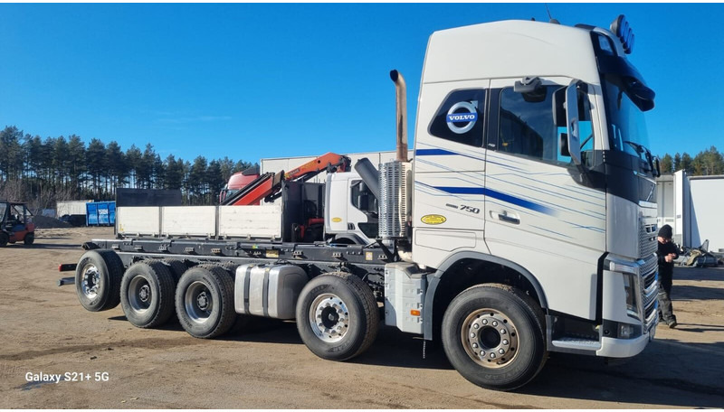 Volvo FH750 New engine and gearbox - Kamion sa golom šasijom i zatvorenom kabinom: slika 2 Volvo FH750 New engine and gearbox - Kamion sa golom šasijom i zatvorenom kabinom: slika 2