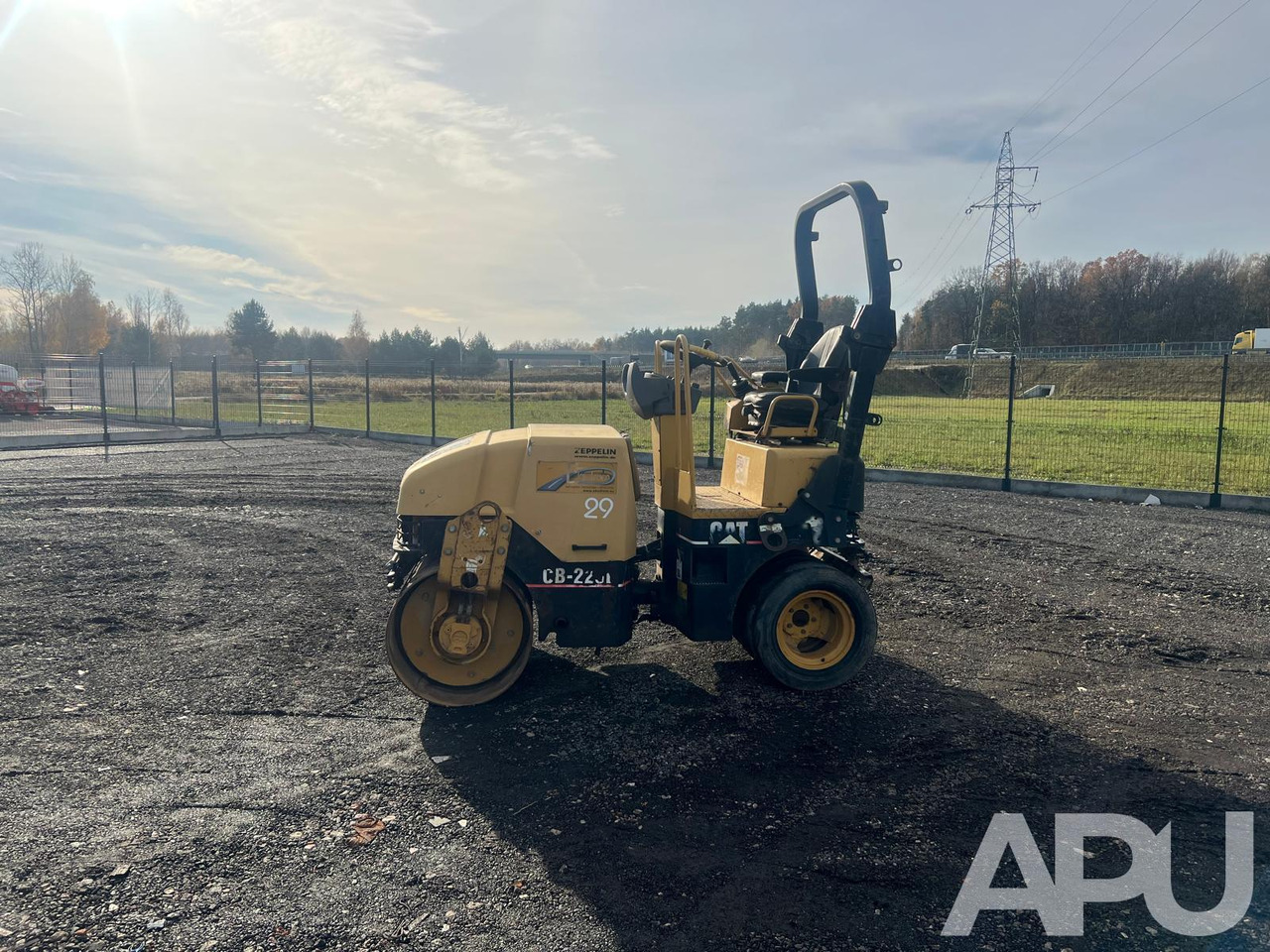 CATERPILLAR CB-225E - Valjak: slika 2 CATERPILLAR CB-225E - Valjak: slika 2