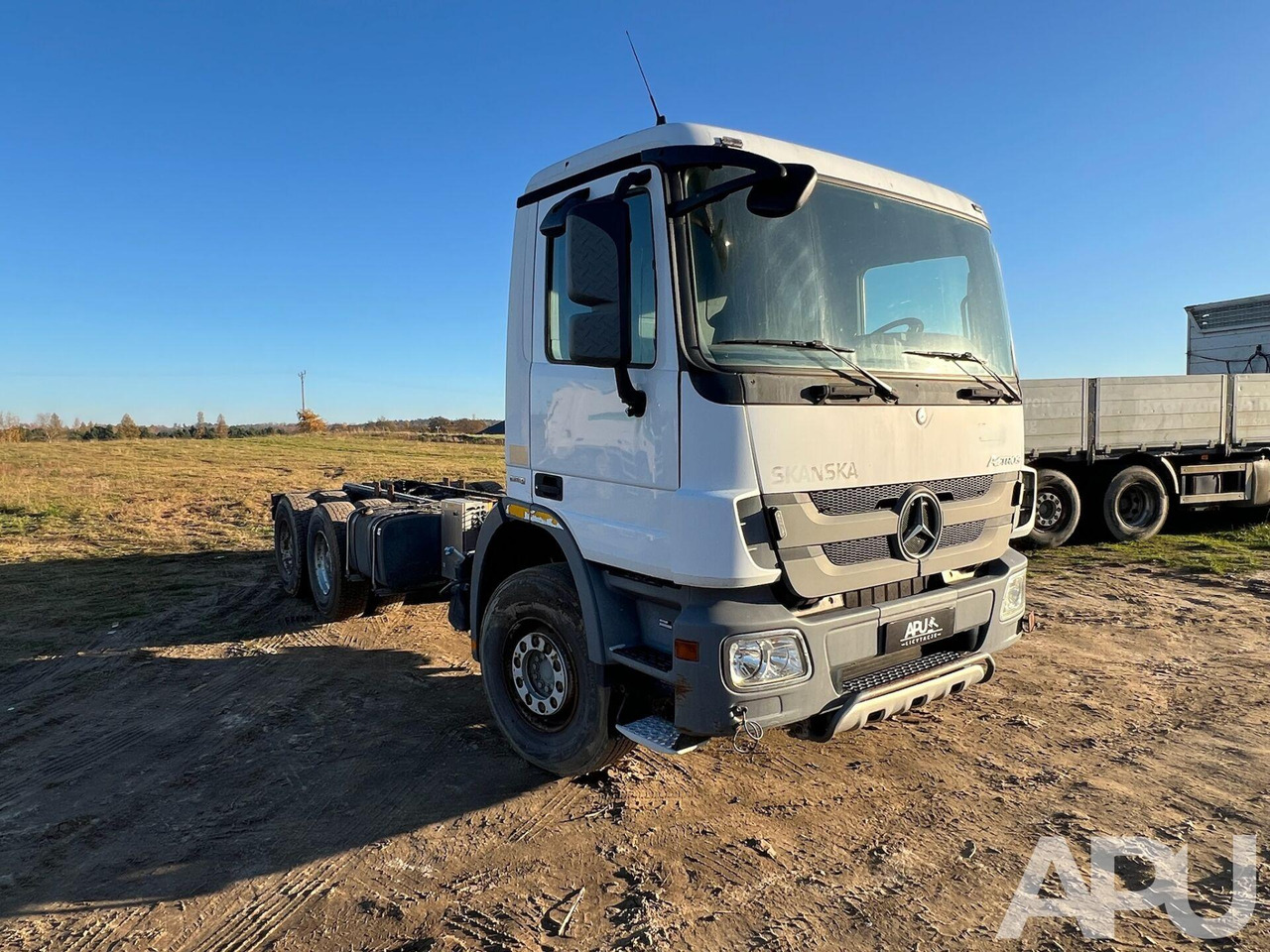 Kamion sa golom šasijom i zatvorenom kabinom MB Actros: slika 18