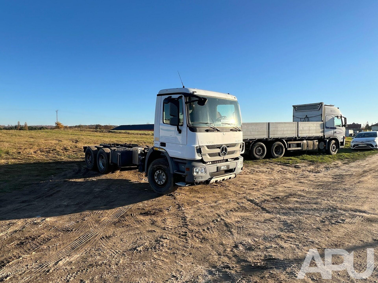 Kamion sa golom šasijom i zatvorenom kabinom MB Actros: slika 12