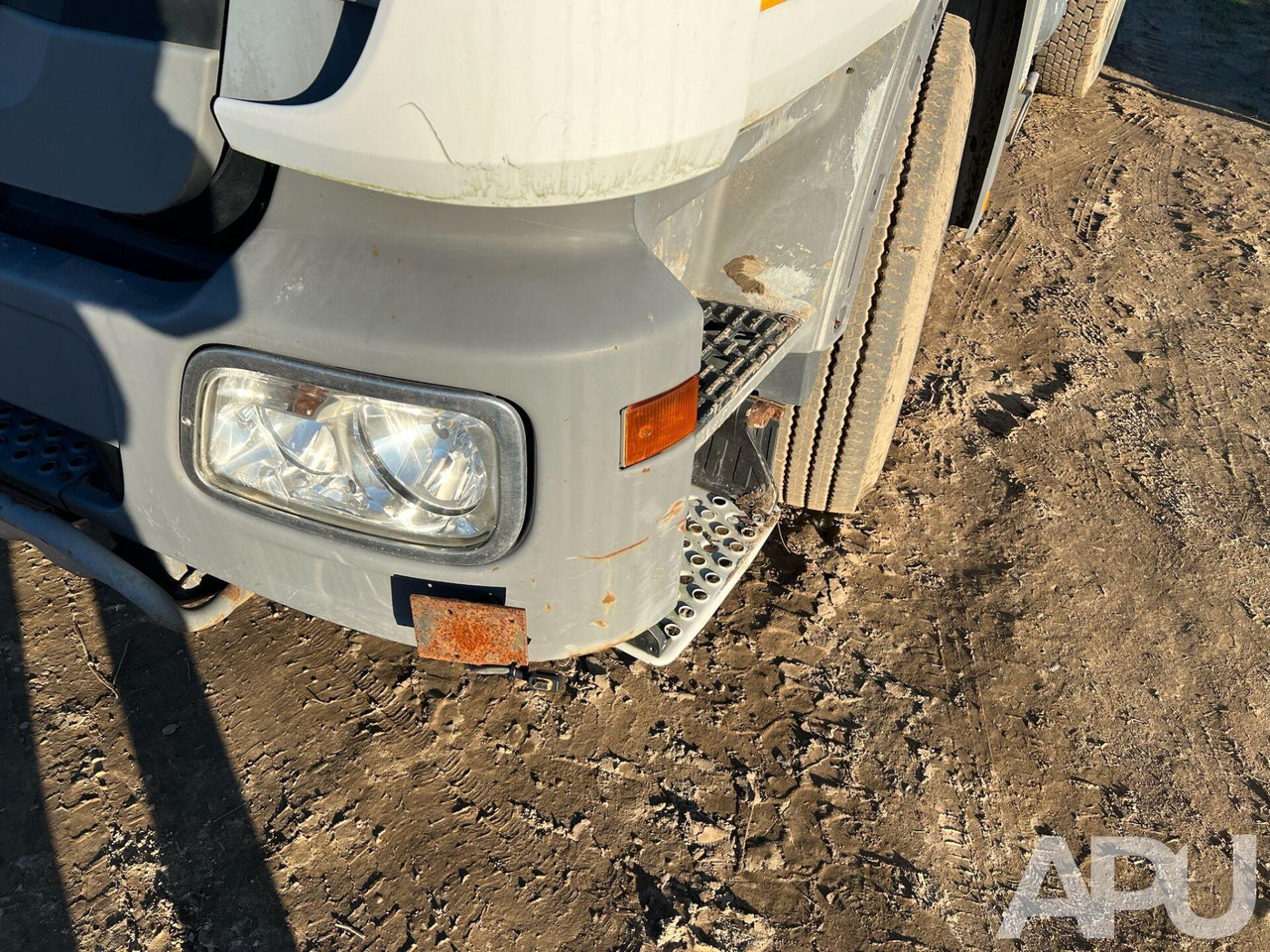 Kamion sa golom šasijom i zatvorenom kabinom MB Actros: slika 20