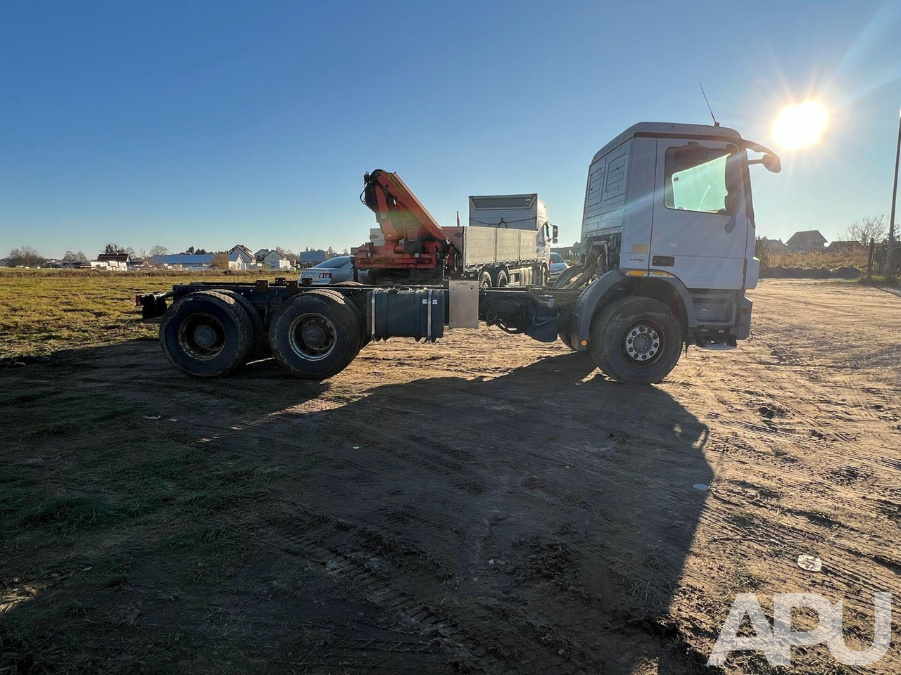 Kamion sa golom šasijom i zatvorenom kabinom MB Actros: slika 11