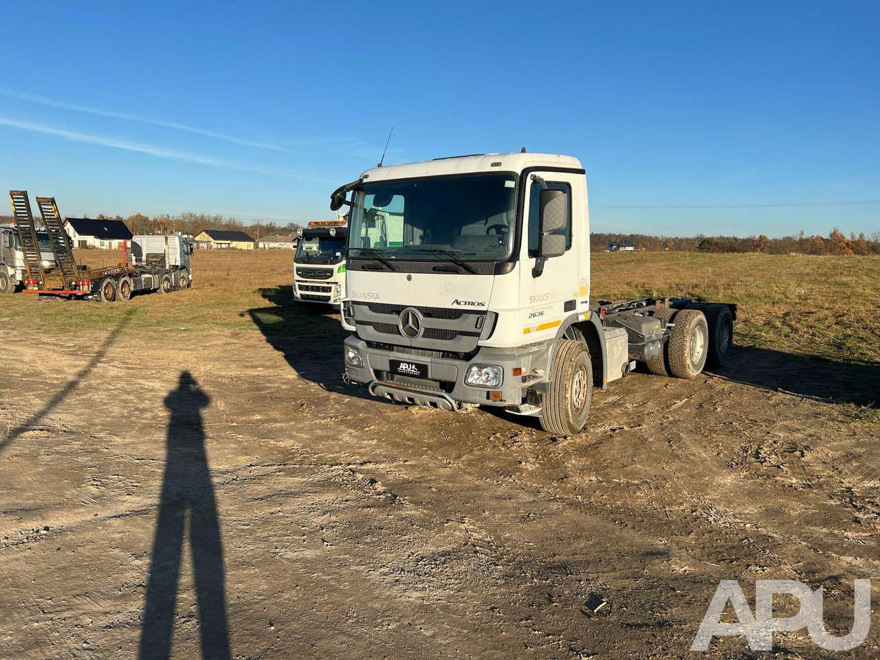 Kamion sa golom šasijom i zatvorenom kabinom MB Actros: slika 6