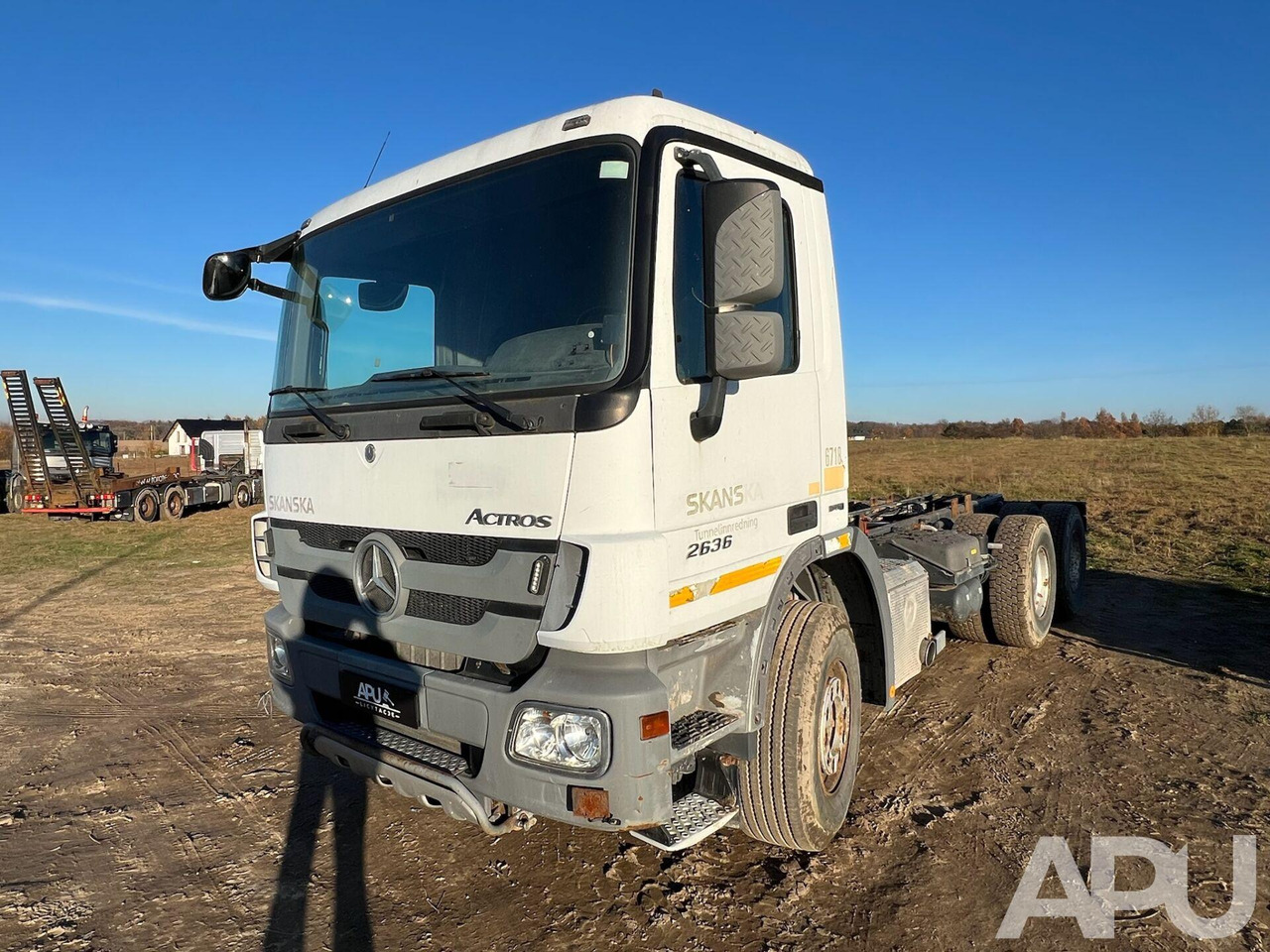 Kamion sa golom šasijom i zatvorenom kabinom MB Actros: slika 14