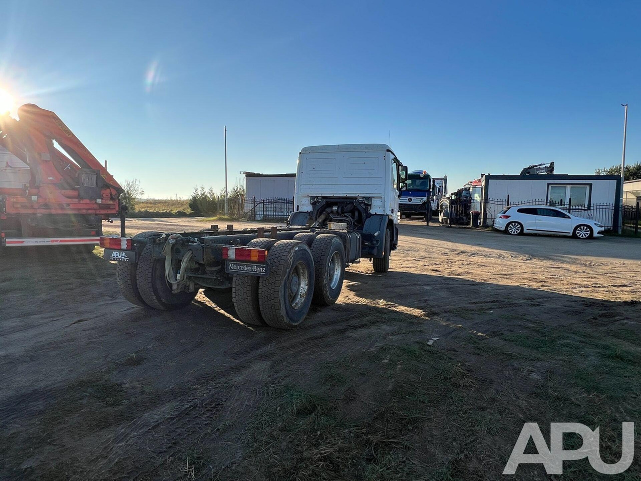 Kamion sa golom šasijom i zatvorenom kabinom MB Actros: slika 10