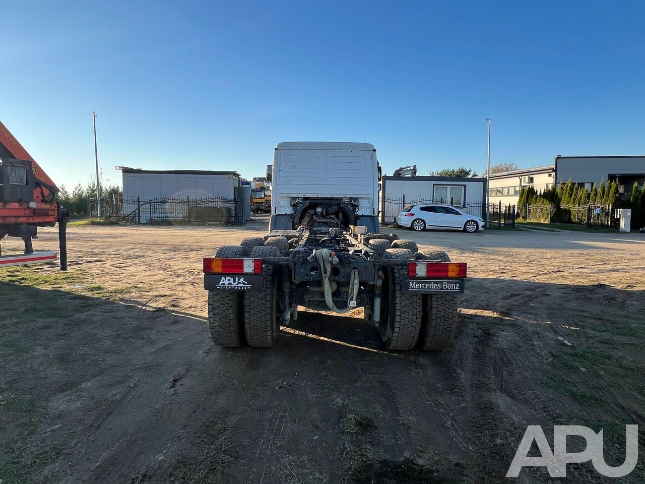 Kamion sa golom šasijom i zatvorenom kabinom MB Actros: slika 9