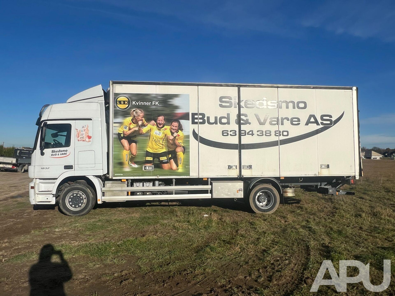 Mercedes Actros 1832 - Kamion sa zatvorenim sandukom: slika 4 Mercedes Actros 1832 - Kamion sa zatvorenim sandukom: slika 4