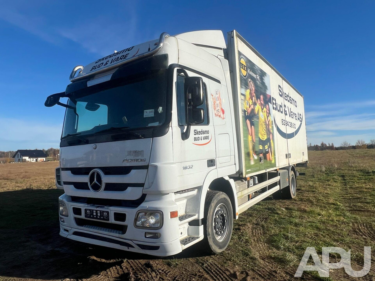 Mercedes Actros 1832 - Kamion sa zatvorenim sandukom: slika 1 Mercedes Actros 1832 - Kamion sa zatvorenim sandukom: slika 1