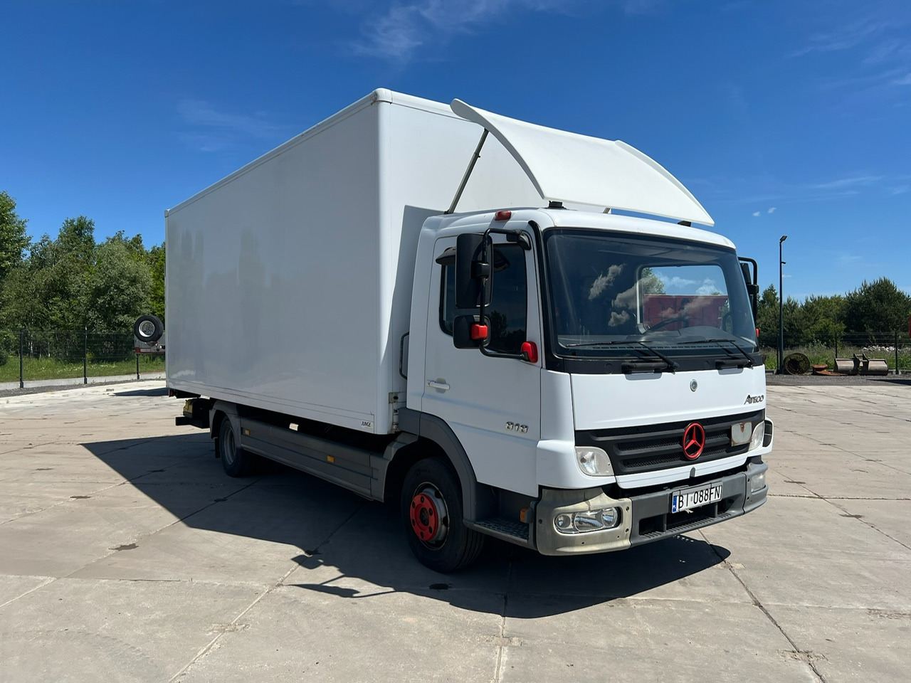 Mercedes-Benz ATEGO 818 dostawczy winda - Kamion sa zatvorenim sandukom: slika 3 Mercedes-Benz ATEGO 818 dostawczy winda - Kamion sa zatvorenim sandukom: slika 3