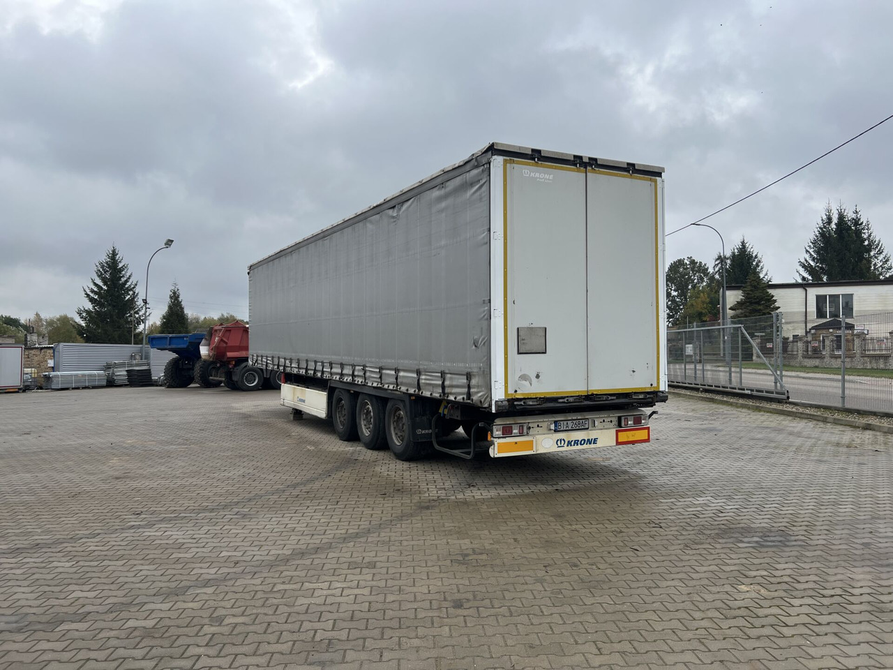 Naczepa ciężarowa KRONE - Poluprikolica sa ceradom: slika 3 Naczepa ciężarowa KRONE - Poluprikolica sa ceradom: slika 3