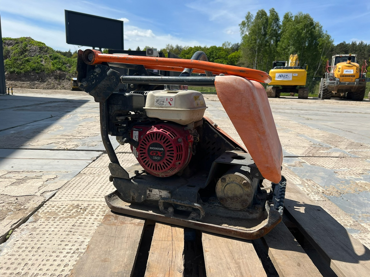 Zagęszczarka ALTRAD BELLE FC4000E PCX13/40 - Vibraciona ploča: slika 2 Zagęszczarka ALTRAD BELLE FC4000E PCX13/40 - Vibraciona ploča: slika 2
