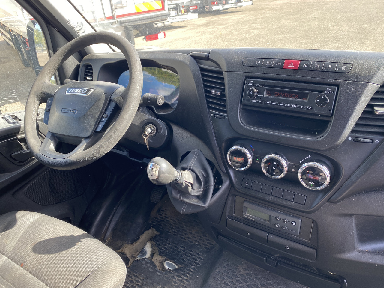 Lizing IVECO daily 35c15 IVECO daily 35c15: slika 7 Lizing IVECO daily 35c15 IVECO daily 35c15: slika 7