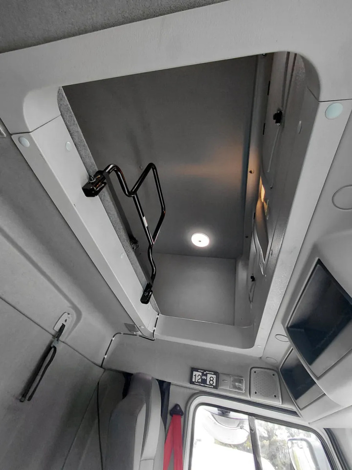 2017 Renault D12 4×2 Double Sleeper Curtainsider - Kamion sa ceradom: slika 3 2017 Renault D12 4×2 Double Sleeper Curtainsider - Kamion sa ceradom: slika 3