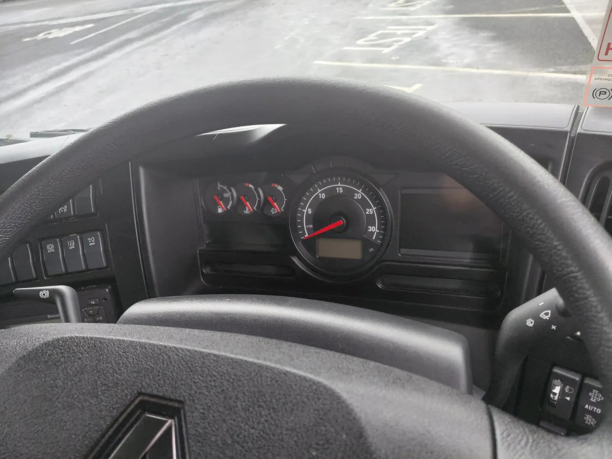 2019 Renault D 12T - Kamion sa zatvorenim sandukom: slika 2 2019 Renault D 12T - Kamion sa zatvorenim sandukom: slika 2