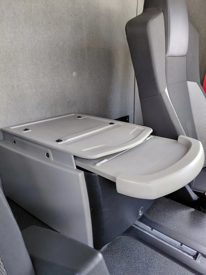 2019 Renault D 12T - Kamion sa zatvorenim sandukom: slika 5 2019 Renault D 12T - Kamion sa zatvorenim sandukom: slika 5