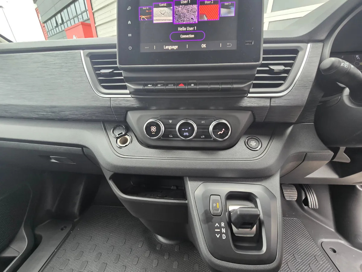 NEW Renault Trafic Exclusive 170BHP/150BHP Auto White - Furgon: slika 3 NEW Renault Trafic Exclusive 170BHP/150BHP Auto White - Furgon: slika 3