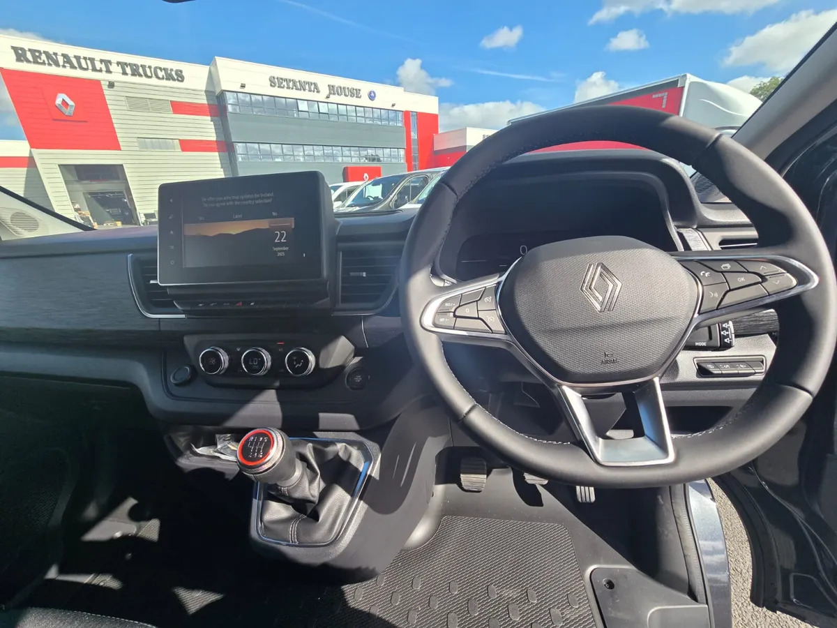 Novu Furgon NEW Renault Trafic Exclusive 170BHP/150BHP Manual Black: slika 14