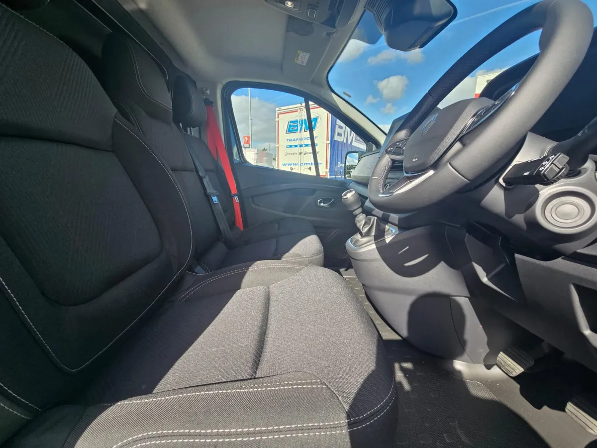 Novu Furgon NEW Renault Trafic Exclusive 170BHP/150BHP Manual Black: slika 10