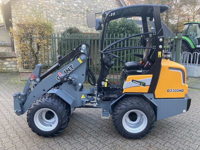 Giant G2300 HD - Zglobni utovarivač: slika 1 Giant G2300 HD - Zglobni utovarivač: slika 1