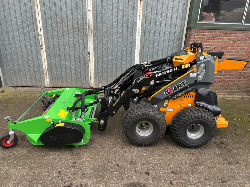 Giant SK252D + klepelmaaier - Zglobni utovarivač: slika 1 Giant SK252D + klepelmaaier - Zglobni utovarivač: slika 1