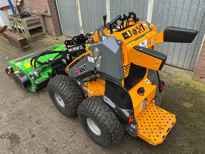 Giant SK252D + klepelmaaier - Zglobni utovarivač: slika 3 Giant SK252D + klepelmaaier - Zglobni utovarivač: slika 3