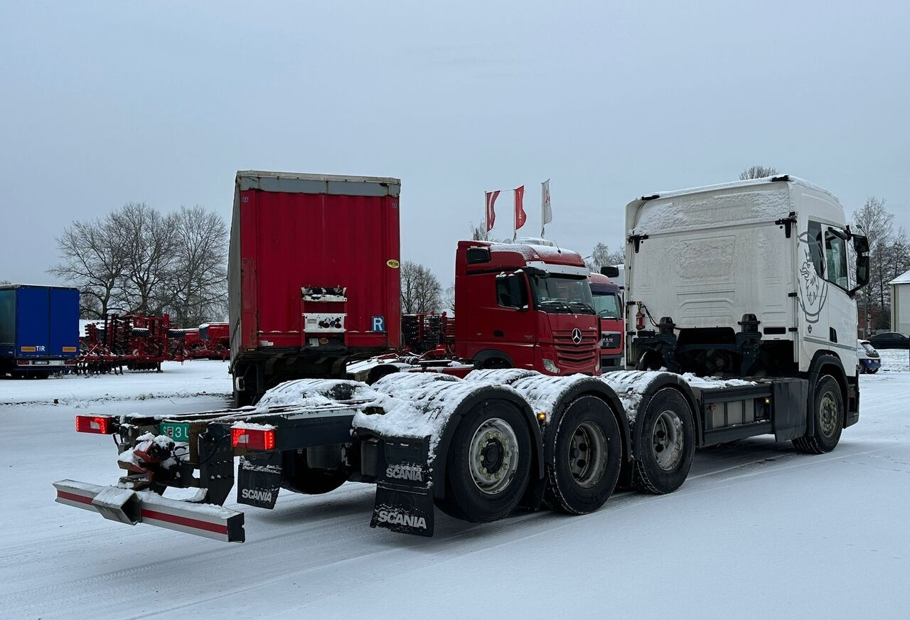 Scania R520 8x4 ADR - Kamion sa golom šasijom i zatvorenom kabinom: slika 4 Scania R520 8x4 ADR - Kamion sa golom šasijom i zatvorenom kabinom: slika 4