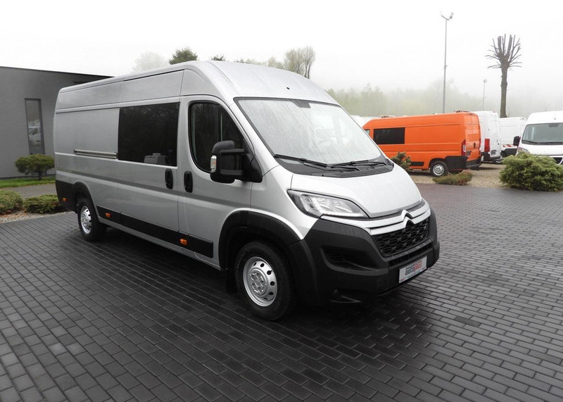 Citroën JUMPER FURGON BRYGADÓWKA 7 MIEJSC TEMPOMAT LEDY KLIMATYZACJA - Minibus, Putnički kombi: slika 4 Citroën JUMPER FURGON BRYGADÓWKA 7 MIEJSC TEMPOMAT LEDY KLIMATYZACJA - Minibus, Putnički kombi: slika 4