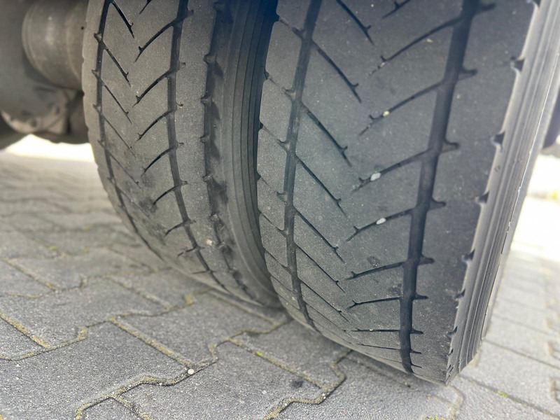 Kamion sa zatvorenim sandukom DAF LF 210 12.210 CONTAINER+LIFT 1500 kg 1.HAND: slika 10