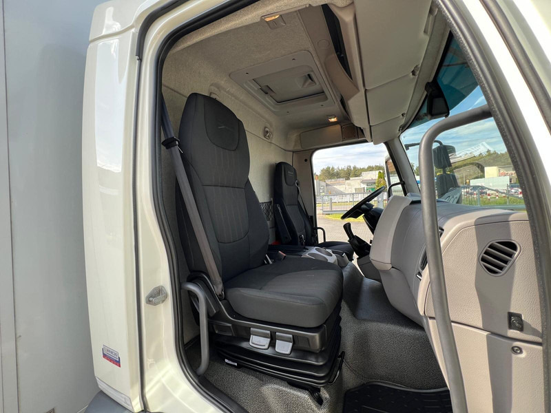 Kamion sa zatvorenim sandukom DAF LF 210 12.210 CONTAINER+LIFT 1500 kg 1.HAND: slika 18