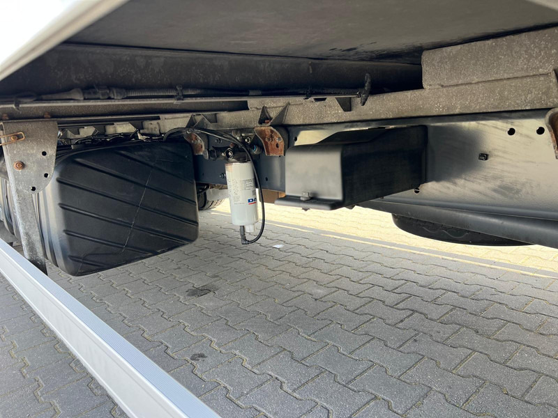 Kamion sa zatvorenim sandukom DAF LF 210 12.210 CONTAINER+LIFT 1500 kg 1.HAND: slika 11