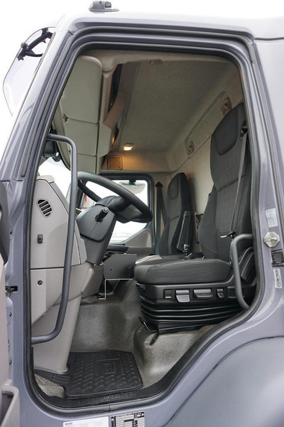 Kamion sa tovarnim sandukom, Kamion sa dizalicom DAF LF / 260 / ACC / SKRZYNIOWY + HDS / HYVA HC-183 / PILOT / ROTATO: slika 7