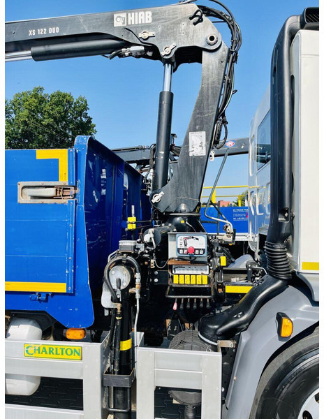 Kamion sa tovarnim sandukom, Kamion sa dizalicom DAF LF CF 250 Right Handed: slika 19