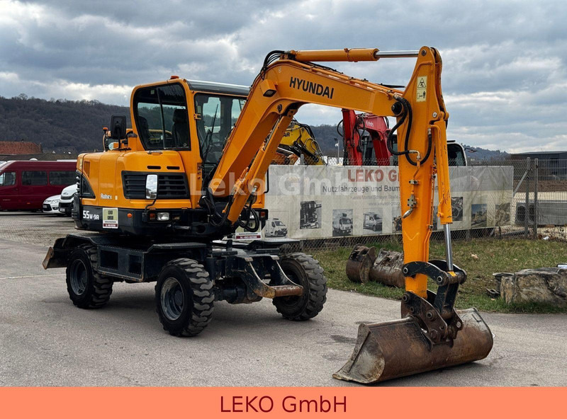 Hyundai Robex 55W-9A Mit Drei Löffeln - Bager točkaš: slika 1 Hyundai Robex 55W-9A Mit Drei Löffeln - Bager točkaš: slika 1