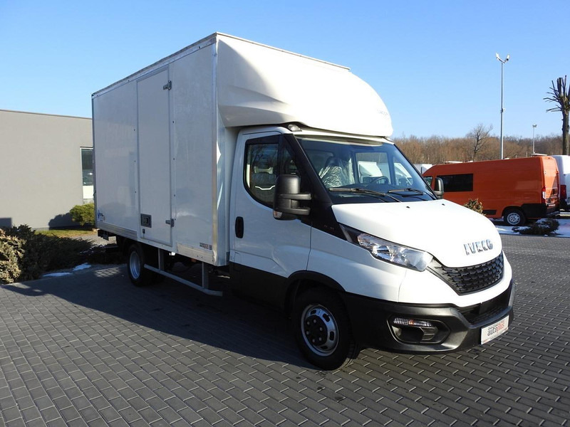 Iveco DAILY 35C16 KONTENER WINDA 8 PALET TEMPOMAT BLIŹNIACZE KOŁA KLIM - Dostavno vozilo sa zatvorenim sandukom: slika 4 Iveco DAILY 35C16 KONTENER WINDA 8 PALET TEMPOMAT BLIŹNIACZE KOŁA KLIM - Dostavno vozilo sa zatvorenim sandukom: slika 4