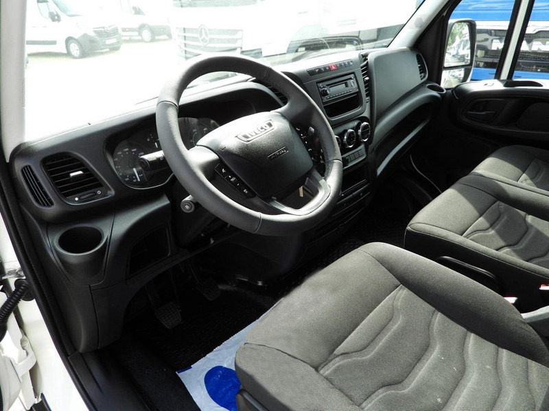 Iveco DAILY 35C17 FURGON BRYGADÓWKA 6 MIEJSC TEMPOMAT BLIŹNIACZE KOŁA - Dostavno vozilo sa zatvorenim sandukom: slika 2 Iveco DAILY 35C17 FURGON BRYGADÓWKA 6 MIEJSC TEMPOMAT BLIŹNIACZE KOŁA - Dostavno vozilo sa zatvorenim sandukom: slika 2