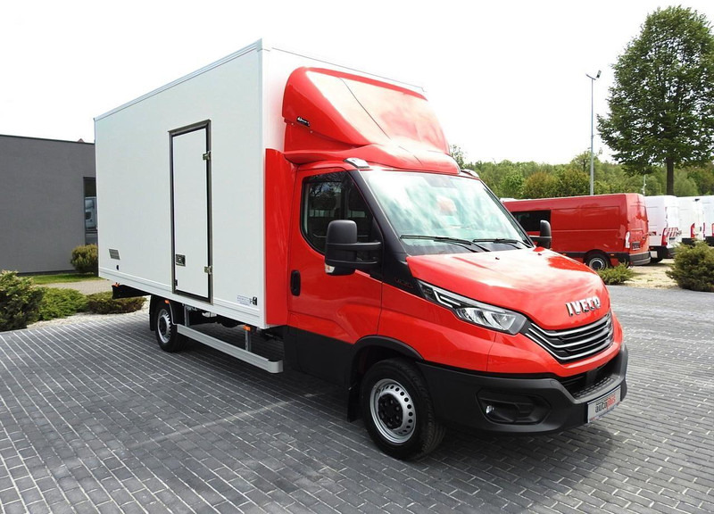 Iveco DAILY 35S18 NOWY KONTENER 10 PALET TEMPOMAT NAWIGACJA KLIMATYZAC - Dostavno vozilo sa zatvorenim sandukom: slika 4 Iveco DAILY 35S18 NOWY KONTENER 10 PALET TEMPOMAT NAWIGACJA KLIMATYZAC - Dostavno vozilo sa zatvorenim sandukom: slika 4