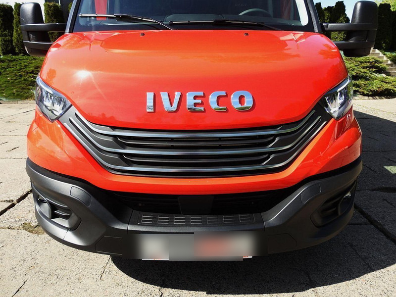 Novu Dostavno vozilo sa ceradom Iveco DAILY NOWY 35S18 CONNECT PLANDEKA 10 PALET WEBASTO KLIMATYZACJA: slika 14 Novu Dostavno vozilo sa ceradom Iveco DAILY NOWY 35S18 CONNECT PLANDEKA 10 PALET WEBASTO KLIMATYZACJA: slika 14