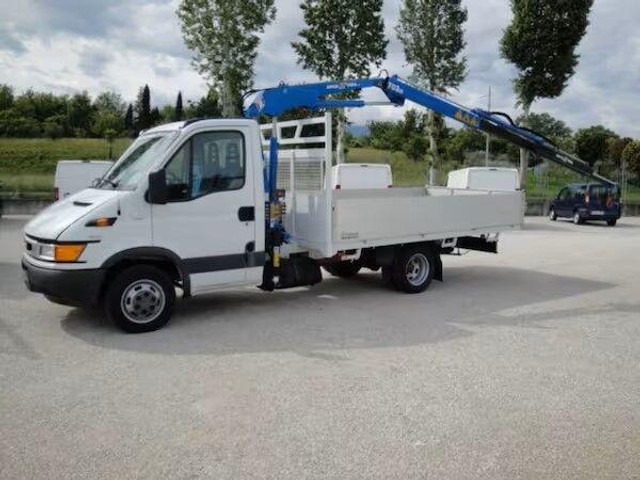 Iveco Daily 35C11 - flatbed+crane - Kamion sa tovarnim sandukom, Kamion sa dizalicom: slika 2 Iveco Daily 35C11 - flatbed+crane - Kamion sa tovarnim sandukom, Kamion sa dizalicom: slika 2