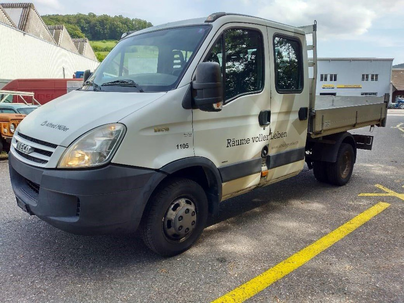 Iveco Daily 35S18 - Doka flatbed - Kamion sa tovarnim sandukom: slika 1 Iveco Daily 35S18 - Doka flatbed - Kamion sa tovarnim sandukom: slika 1
