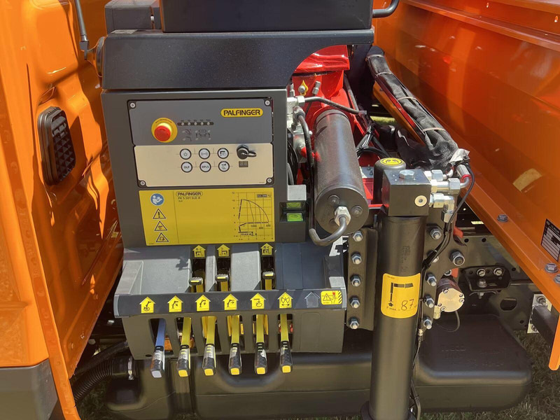 Iveco Daily 70C18H - Flatbed+crane - Kamion sa tovarnim sandukom, Kamion sa dizalicom: slika 3 Iveco Daily 70C18H - Flatbed+crane - Kamion sa tovarnim sandukom, Kamion sa dizalicom: slika 3