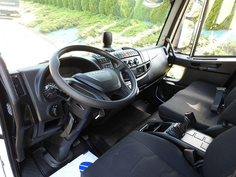 Iveco EUROCARGO 120 - 220 PLANDEKA WINDA 20 PALET AUTOMAT KLIMATYZACJA - Kamion sa zatvorenim sandukom: slika 2 Iveco EUROCARGO 120 - 220 PLANDEKA WINDA 20 PALET AUTOMAT KLIMATYZACJA - Kamion sa zatvorenim sandukom: slika 2
