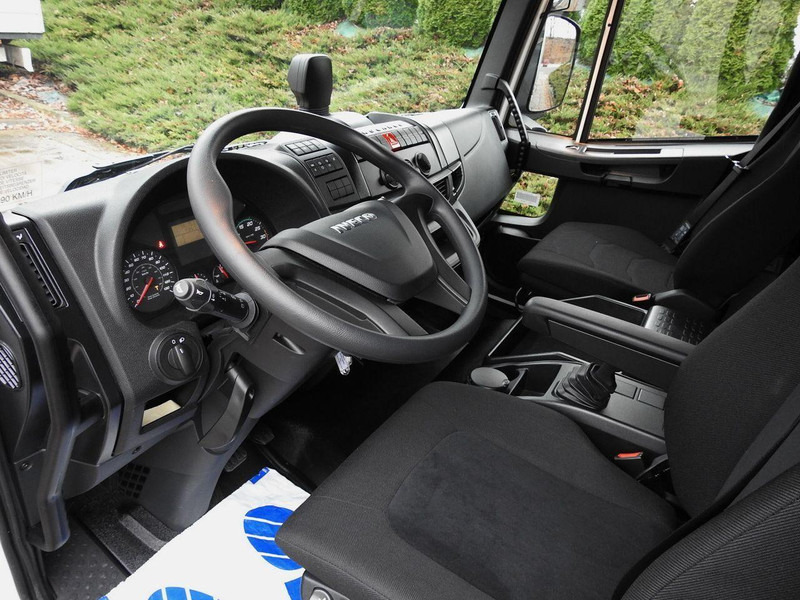 Iveco EUROCARGO 120-250 NOWY PLANDEKA WINDA 18 PALET WEBASTO KLIMATYZA - Kamion sa zatvorenim sandukom: slika 2 Iveco EUROCARGO 120-250 NOWY PLANDEKA WINDA 18 PALET WEBASTO KLIMATYZA - Kamion sa zatvorenim sandukom: slika 2