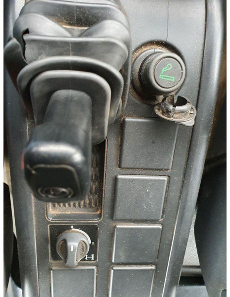 Kamion sa golom šasijom i zatvorenom kabinom Iveco Eurocargo 80E19 " Doka chassis: slika 10