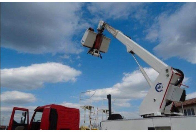 Renault KERAX 410.19 4x4 Emelőkosaras Cela 17m - Kamion, Kamion sa dizalicom: slika 4 Renault KERAX 410.19 4x4 Emelőkosaras Cela 17m - Kamion, Kamion sa dizalicom: slika 4