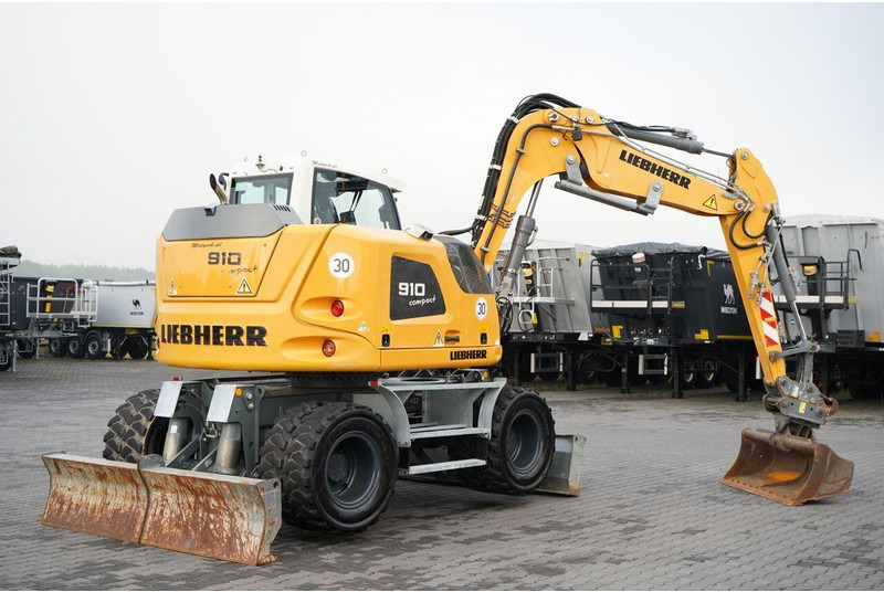 Liebherr 910 COMPACT LITRONIC / KOPARKA KOŁOWA / KLIMATYZACJA / KAMERA - Bager točkaš: slika 4 Liebherr 910 COMPACT LITRONIC / KOPARKA KOŁOWA / KLIMATYZACJA / KAMERA - Bager točkaš: slika 4