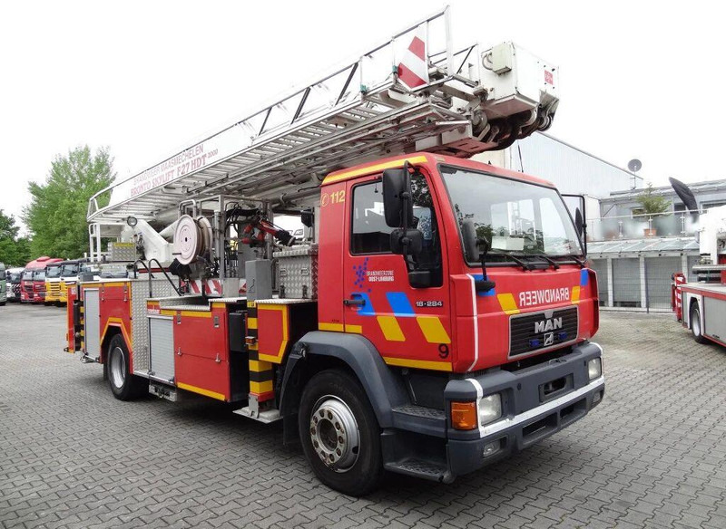 MAN 18.284 L2000 - Fire truck+ladder lift - Vatrogasni kamion: slika 3 MAN 18.284 L2000 - Fire truck+ladder lift - Vatrogasni kamion: slika 3