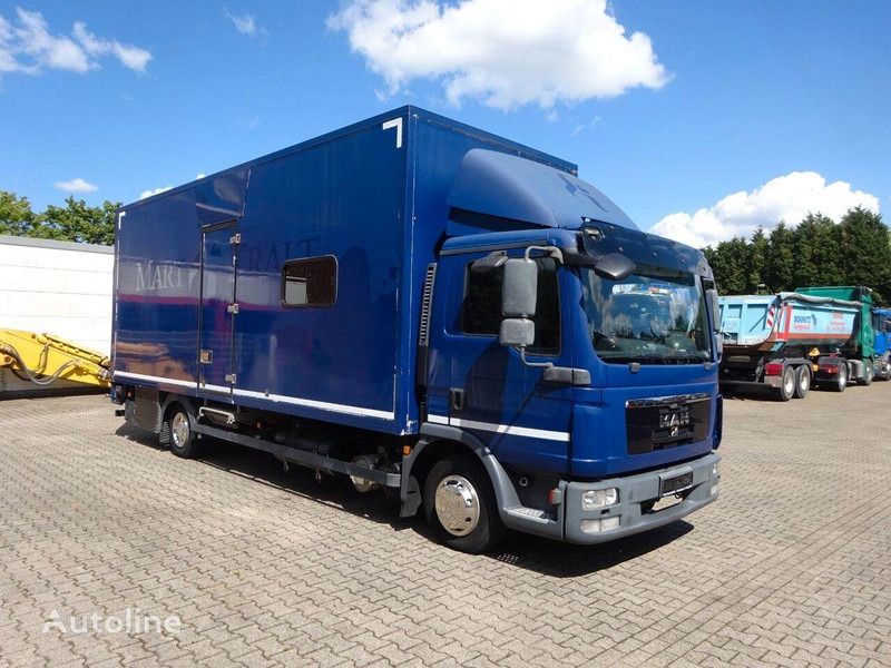 MAN 8.220 - Koffer - Kamion sa zatvorenim sandukom: slika 2 MAN 8.220 - Koffer - Kamion sa zatvorenim sandukom: slika 2