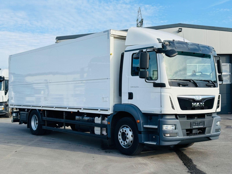 MAN TGM 18.290 L Beverage Truck + Tail Lift - Kamion sa zatvorenim sandukom: slika 2 MAN TGM 18.290 L Beverage Truck + Tail Lift - Kamion sa zatvorenim sandukom: slika 2