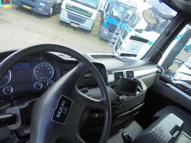 Kamion sa tovarnim sandukom, Kamion sa dizalicom MAN TGS 26.440: slika 13