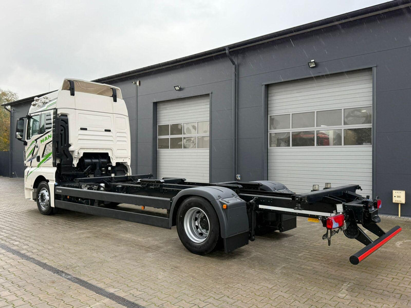 MAN TGX 18.470 // Przebieg 252 tyś. km !!! // Ciężarówka jak nowa // - Kamion sa golom šasijom i zatvorenom kabinom: slika 3 MAN TGX 18.470 // Przebieg 252 tyś. km !!! // Ciężarówka jak nowa // - Kamion sa golom šasijom i zatvorenom kabinom: slika 3